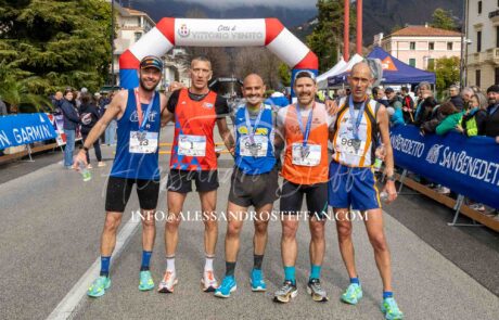 gruppo atleti primi 10 posti maratonina della vittoria 2026