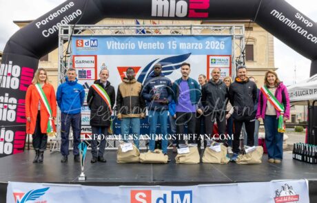 palco e premiazioni vincitori maschili maratonina della vittoria 2026
